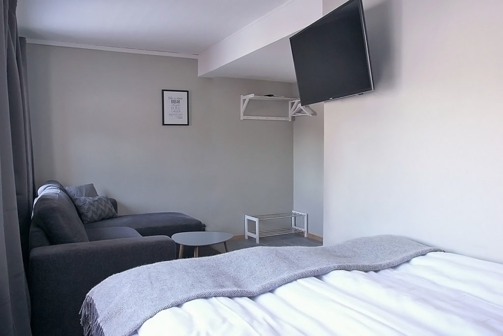 Dubbelrum med bäddsoffa (4 pers) 1495 kr